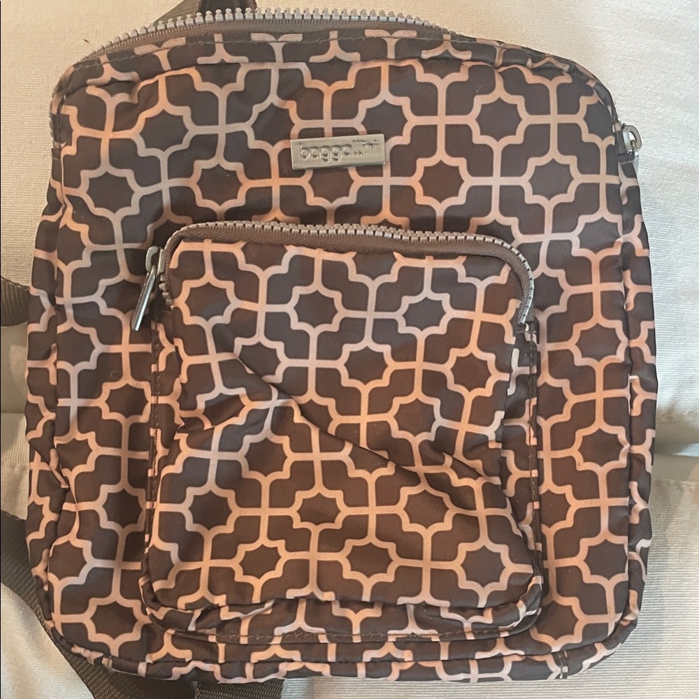 Baggallini Brown and Tan Patterned Crossbody Bag